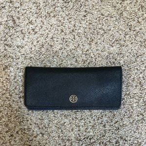 Tory Burch Robinson Slim Wallet in Black/Navy